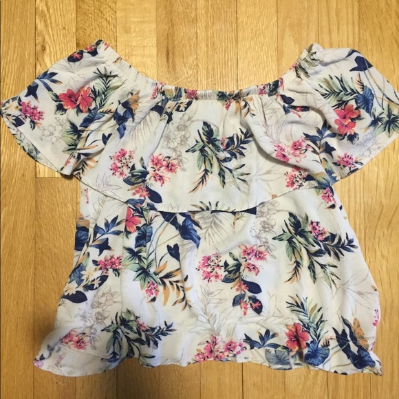 Floral off the shoulder super cute shirt. - Picture 3 of 3
